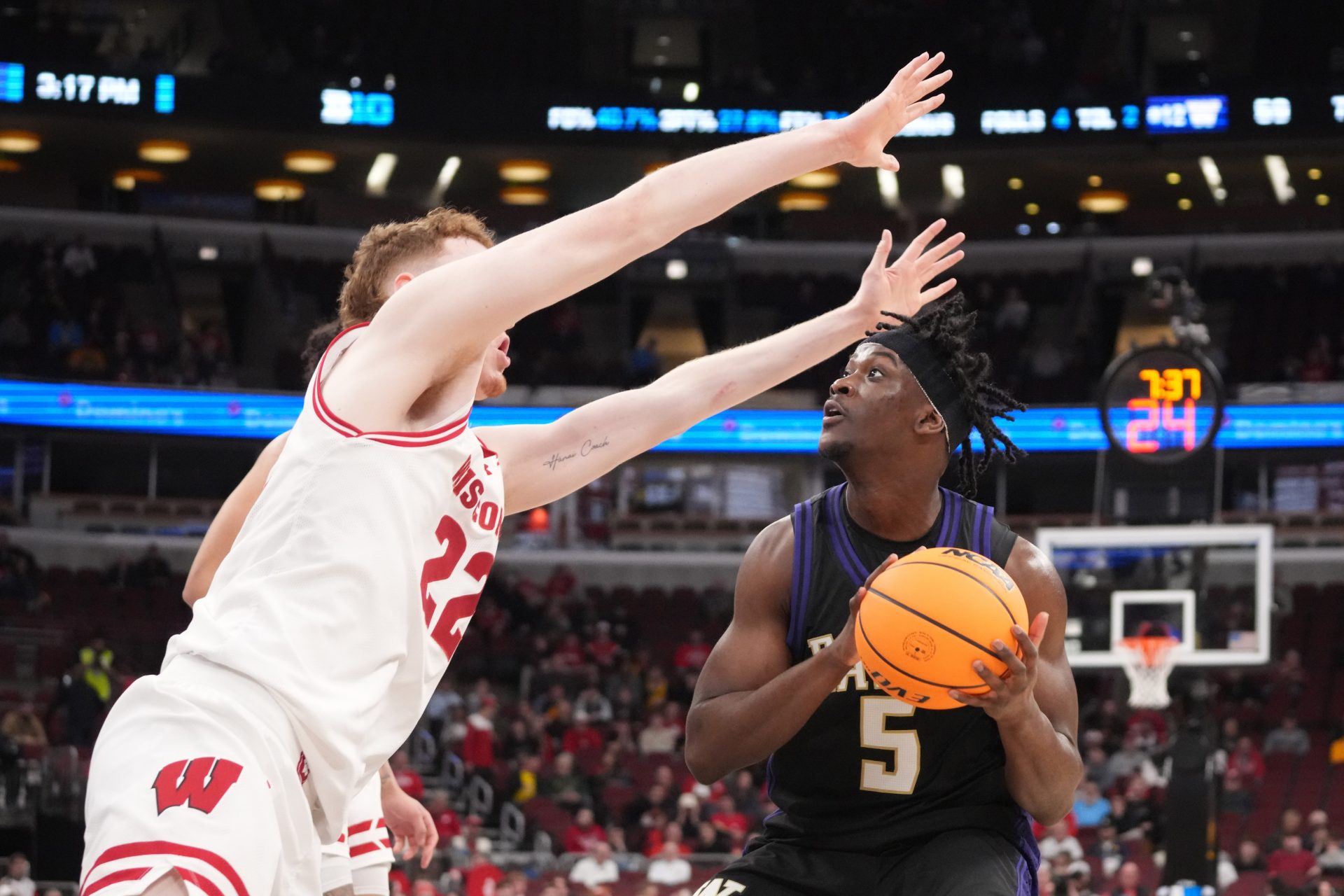 Wisconsin Badgers forward Austin Rapp (22) defends Washington Huskies guard Zoom Diallo (5) during the second half at United Center. Source: Imagn