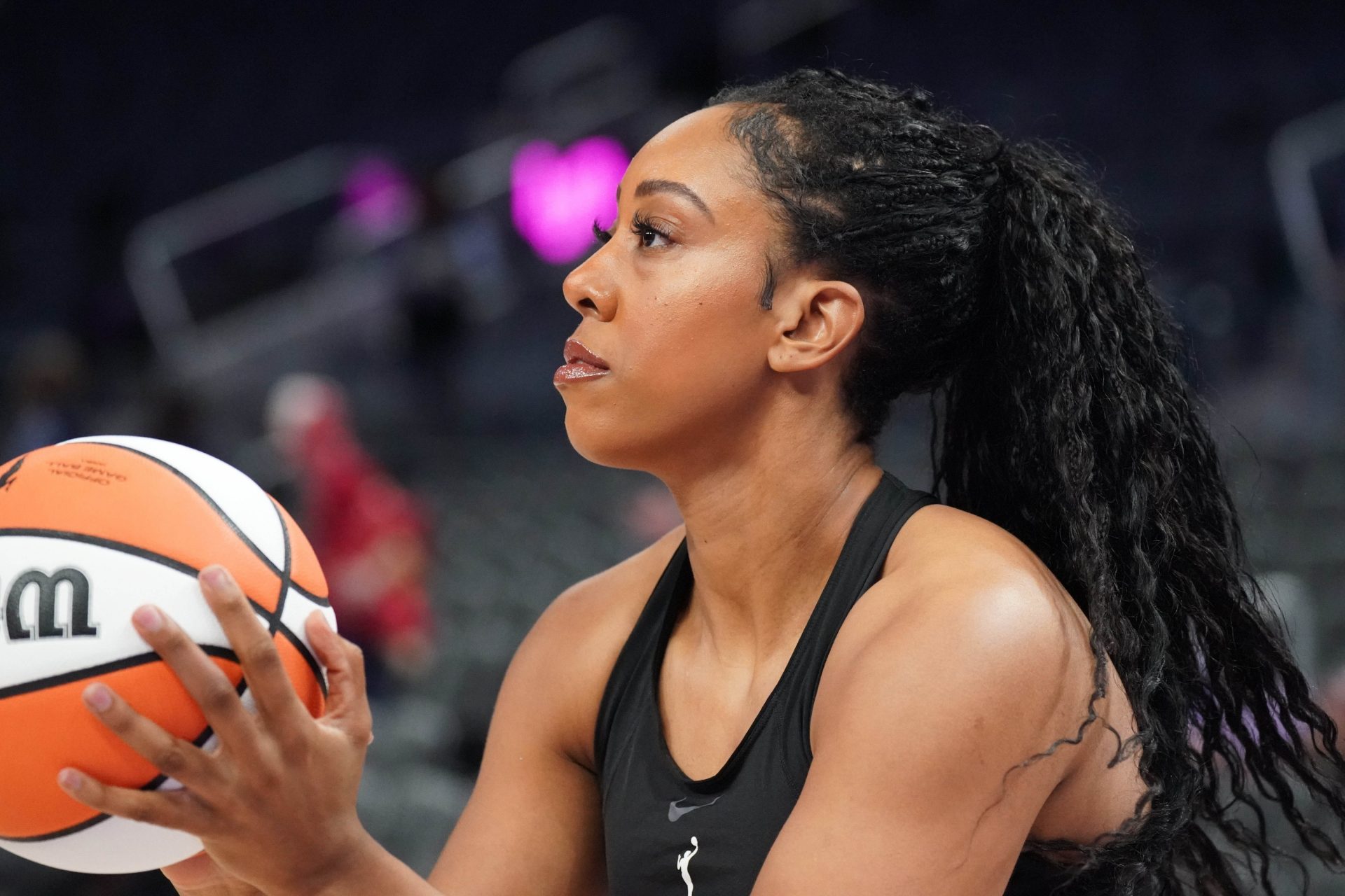 Golden State Valkyries forward Monique Billings (25) warms up before the game against the Minnesota Lynx at Chase Center - Source: Imagn Images