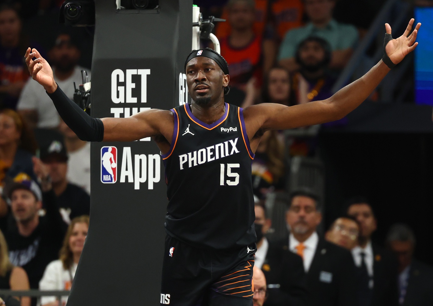 Phoenix Suns center Mark Williams (15) against the Portland Trail Blazers during the play-in rounds of the 2026 NBA Playoffs at Mortgage Matchup Center.