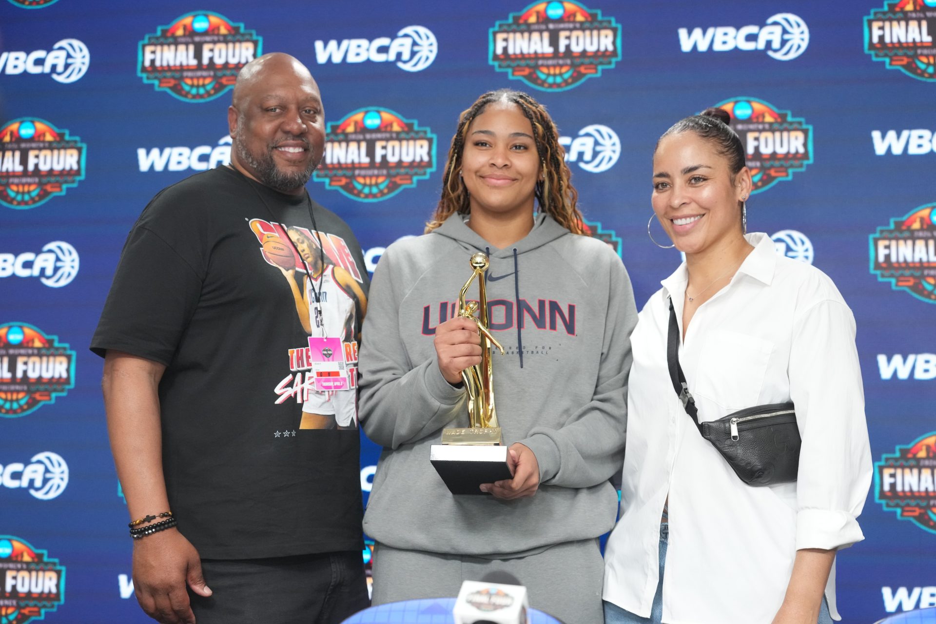 UConn Huskies forward Sarah Strong (center) poses with mother Allison Feaster (right) and father Danny Strong.after being selected as the WBCA Player of the Year at press conference at the 2026 NCAA Final Four women's basketball championship Mortgage Matchup Center - Source: Imagn