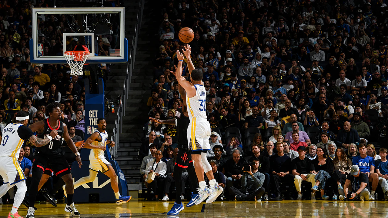 Steph Curry Was a 'Nervous Wreck' but Made It Look Easy in Return From 27-Game Layoff as Warriors Lose Thriller (Image via NBA.com)