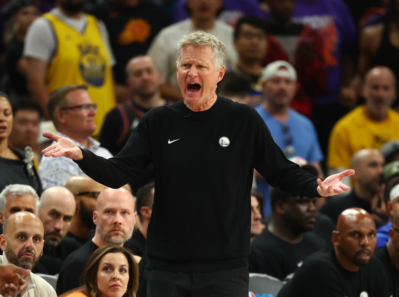 Golden State Warriors head coach Steve Kerr reacts against the Phoenix Suns during the second half in the play-in rounds of the 2026 NBA Playoffs at Mortgage Matchup Center - Source: Imagn Images