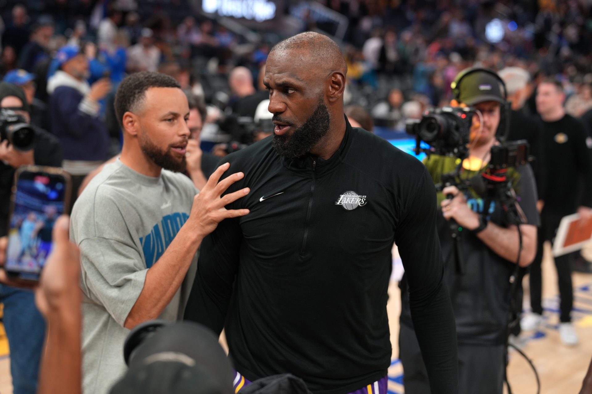 Steph Curry and LeBron James - Source: Imagn
