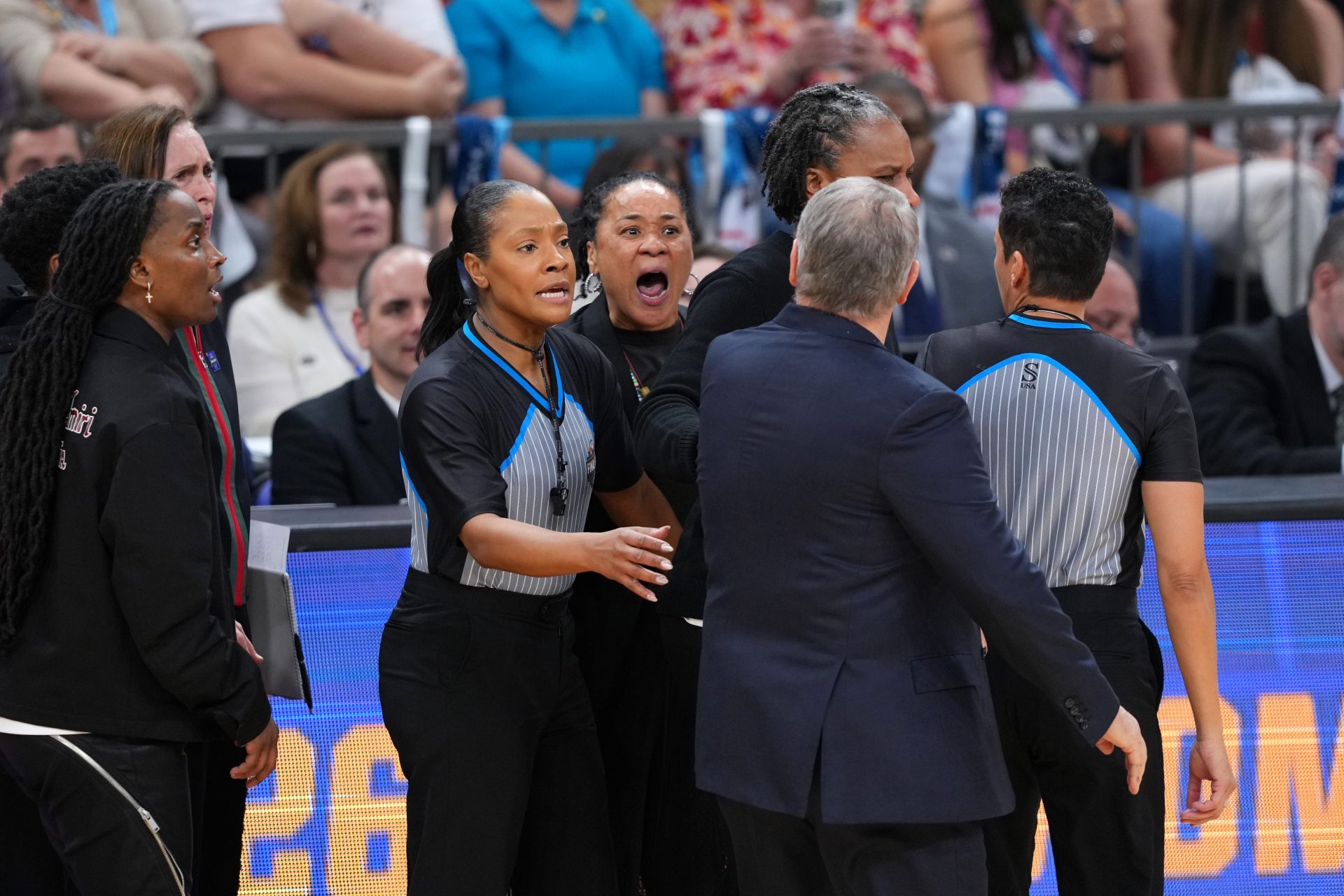 Geno Auriemma, Dawn Staley - Source: Imagn