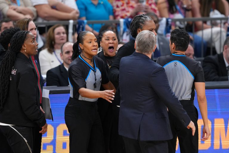 Geno Auriemma, Dawn Staley - Source: Imagn