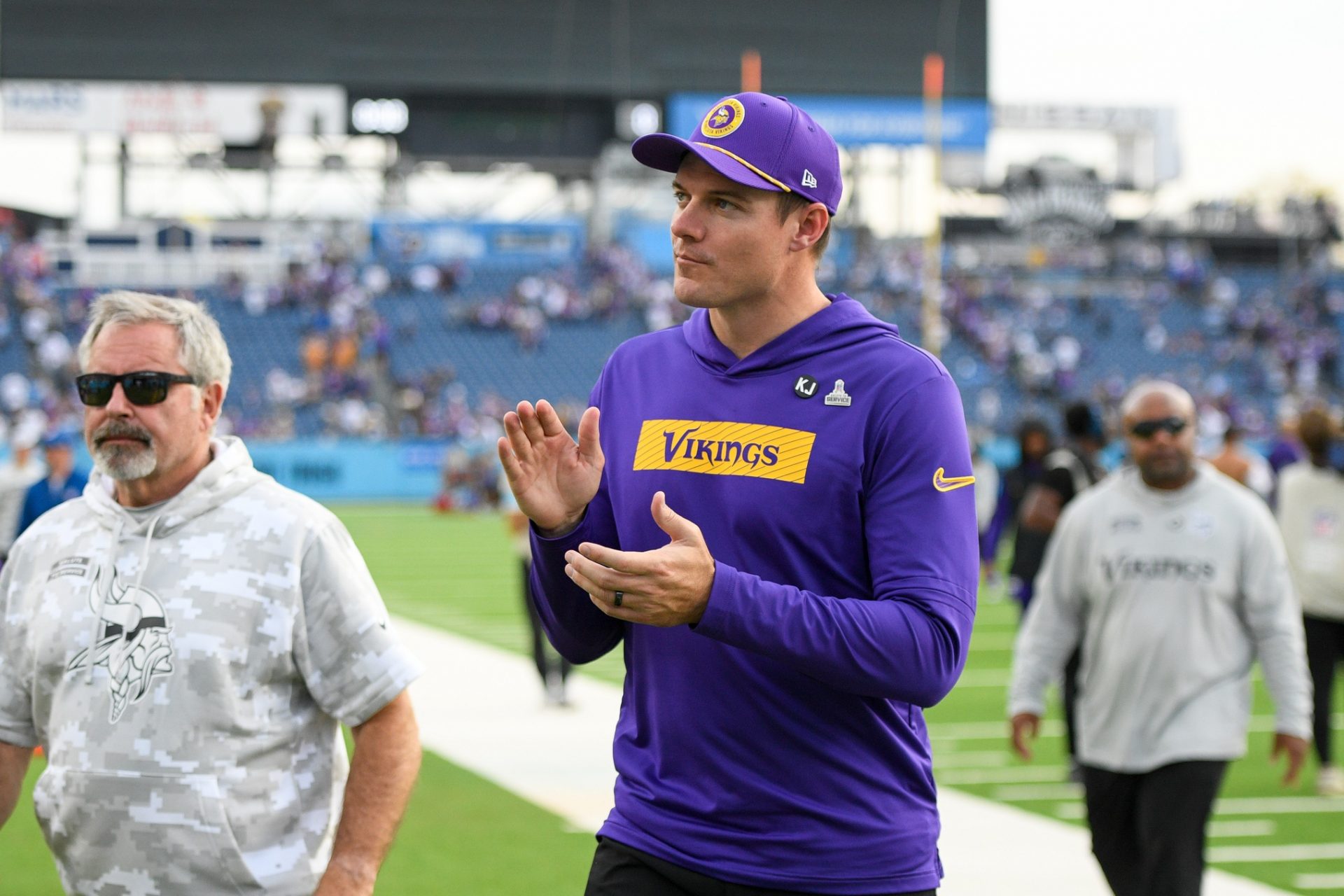 Minnesota Vikings head coach Kevin O’Connell points to the crowd as he walks off the field against the Tennessee Titans during the second half at Nissan Stadium. Source: Imagn