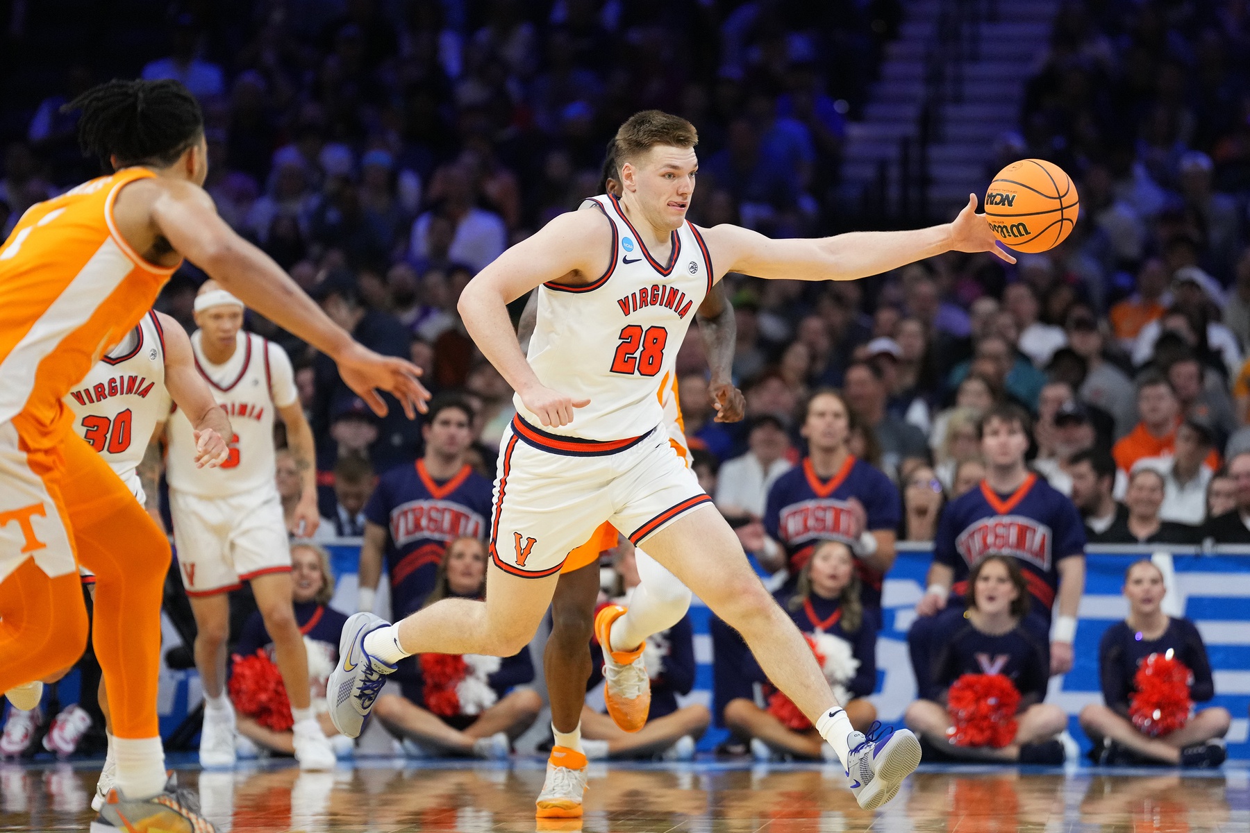 Virginia Cavaliers forward Thijs de Ridder (28) dribbles the ball against the Tennessee Volunteers in the second half during a second round game of the men's 2026 NCAA Tournament at Xfinity Mobile Arena. Source: Imagn