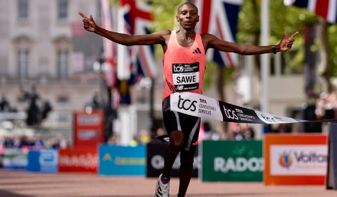 Sabastian Sawe Gets a Hero’s Welcome as President William Ruto Awards $62,000 and a Car For His Historic Marathon Run