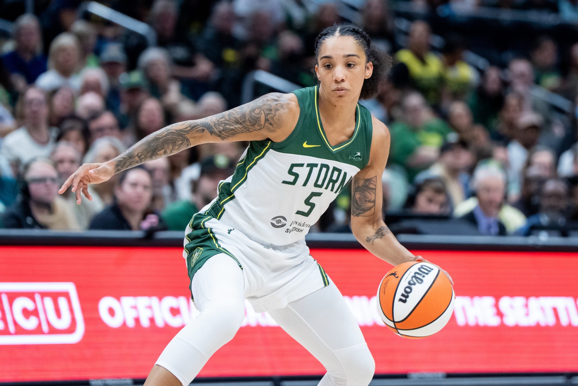Seattle Storm forward Gabby Williams (5) dribbles the ball against the Chicago Sky at Climate Pledge Arena - Source: Imagn Images