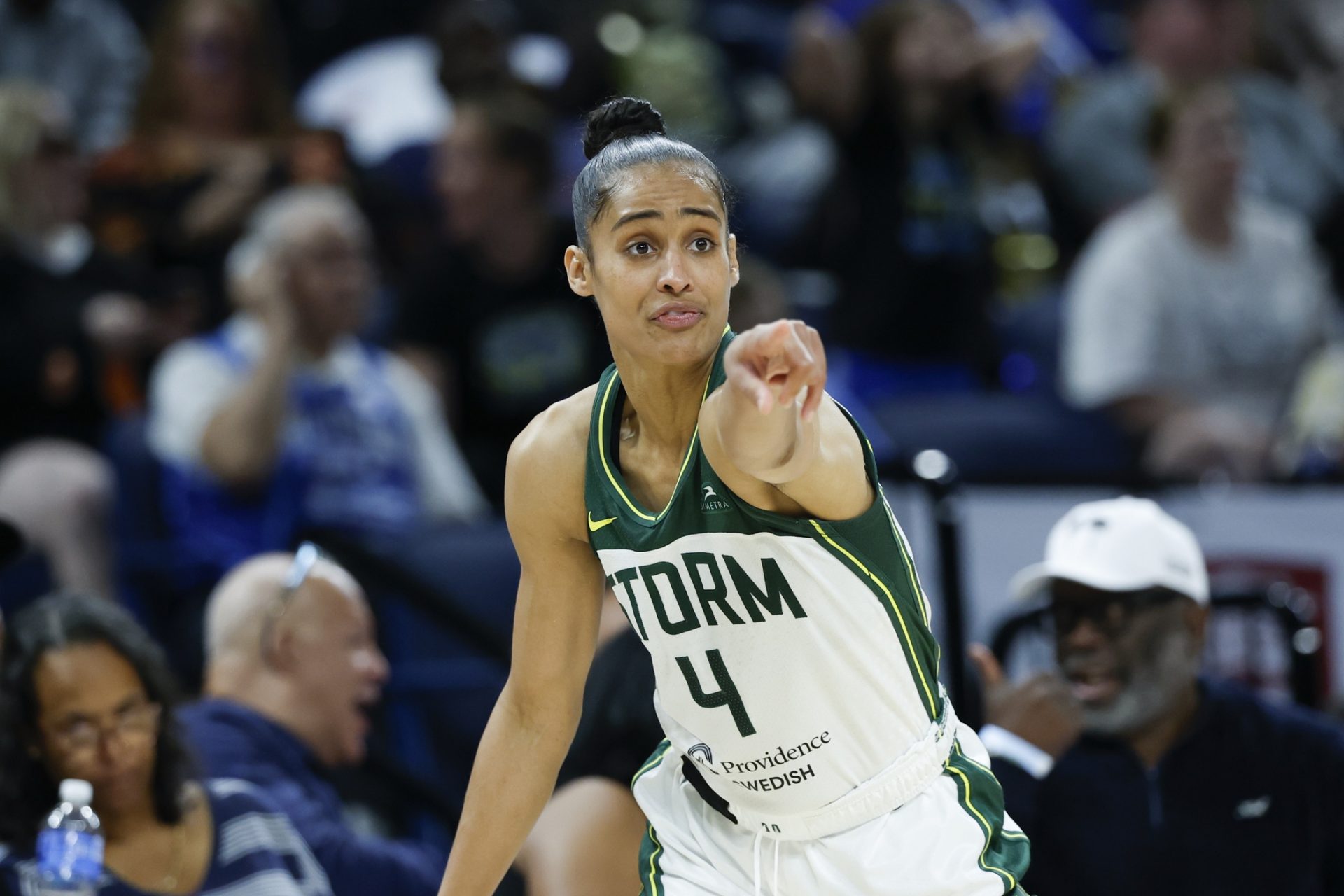 Seattle Storm guard Skylar Diggins (4) signals against the Chicago Sky during the second half at Wintrust Arena. - Source: Imagn