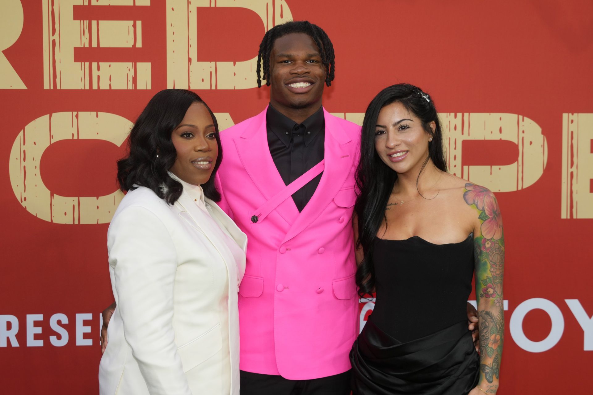 Travis Hunter with his mother Ferrante Harris (L) and his fiancee Leanna Lenee (R) -Imagn Images