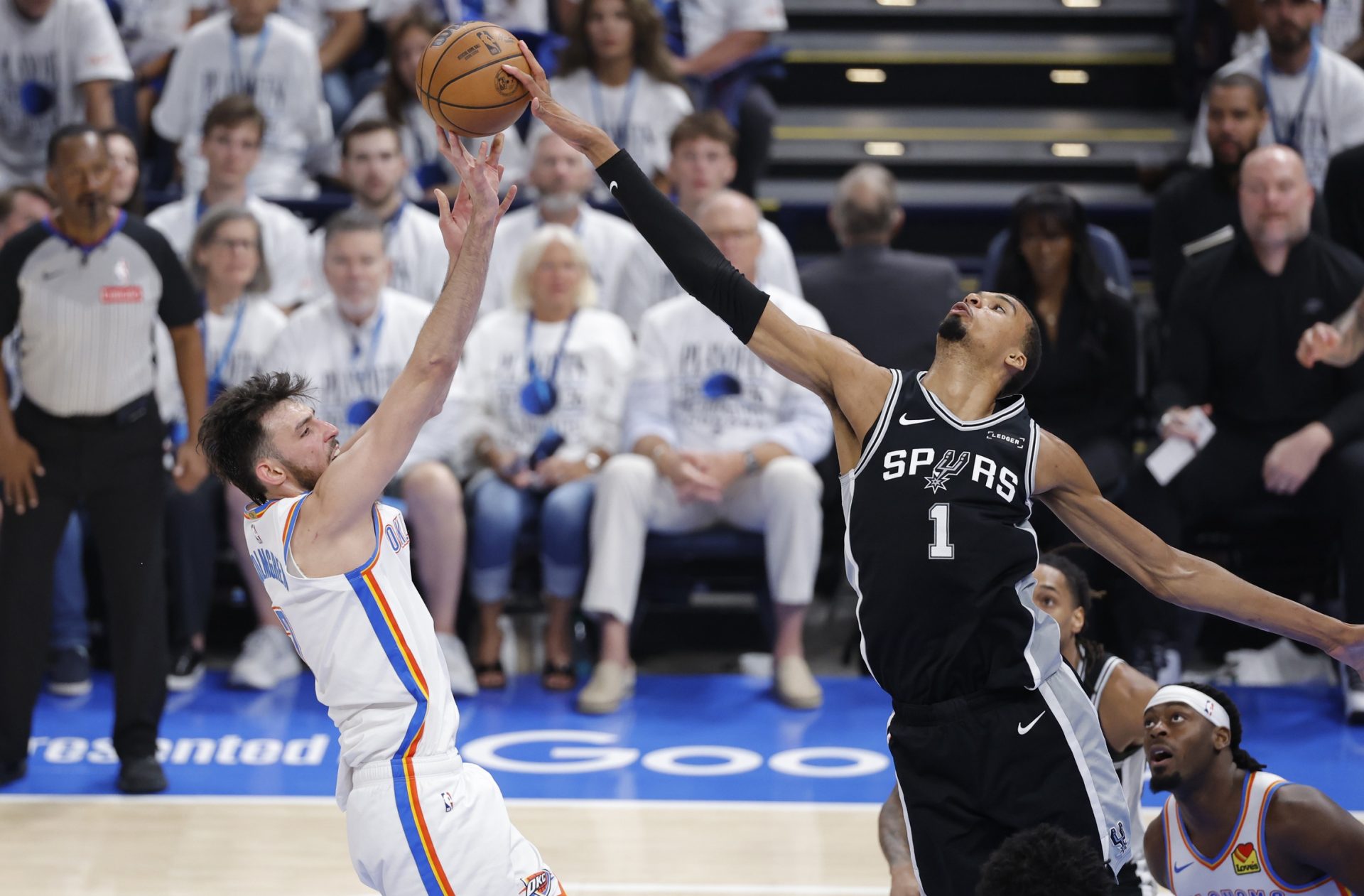 San Antonio Spurs forward Victor Wembanyama (1) blocksOklahoma City Thunder center Chet Holmgren (7) during the second quarter in game five of the western conference finals for the 2026 NBA playoffs at Paycom Center - Source: Imagn Images