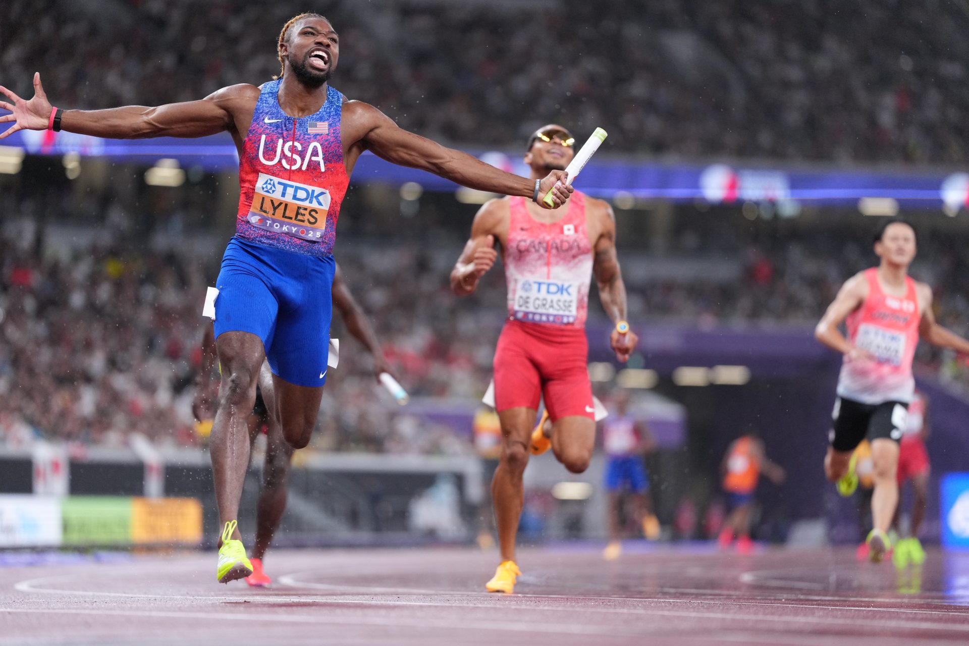Noah Lyles (USA) defeats Andre De Grasse (CAN) on the anchor of the 4 x 100m relay, 37.29 to 37.55, during the World Athletics Championships at National Stadium.