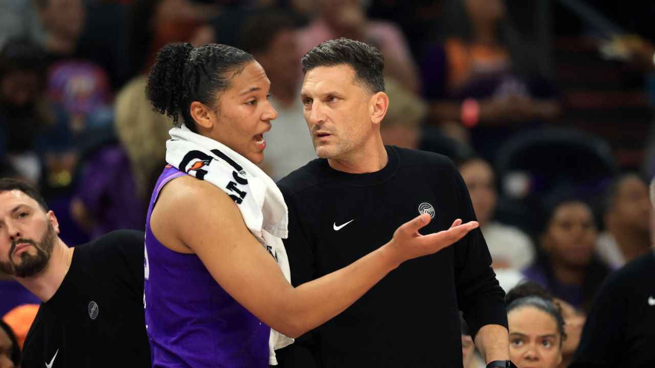 Phoenix Mercury forward Alyssa Thomas (25) with head coach Nate Tibbetts against the Minnesota Lynx at Mortgage Matchup Center - Spurce: Imagn Images