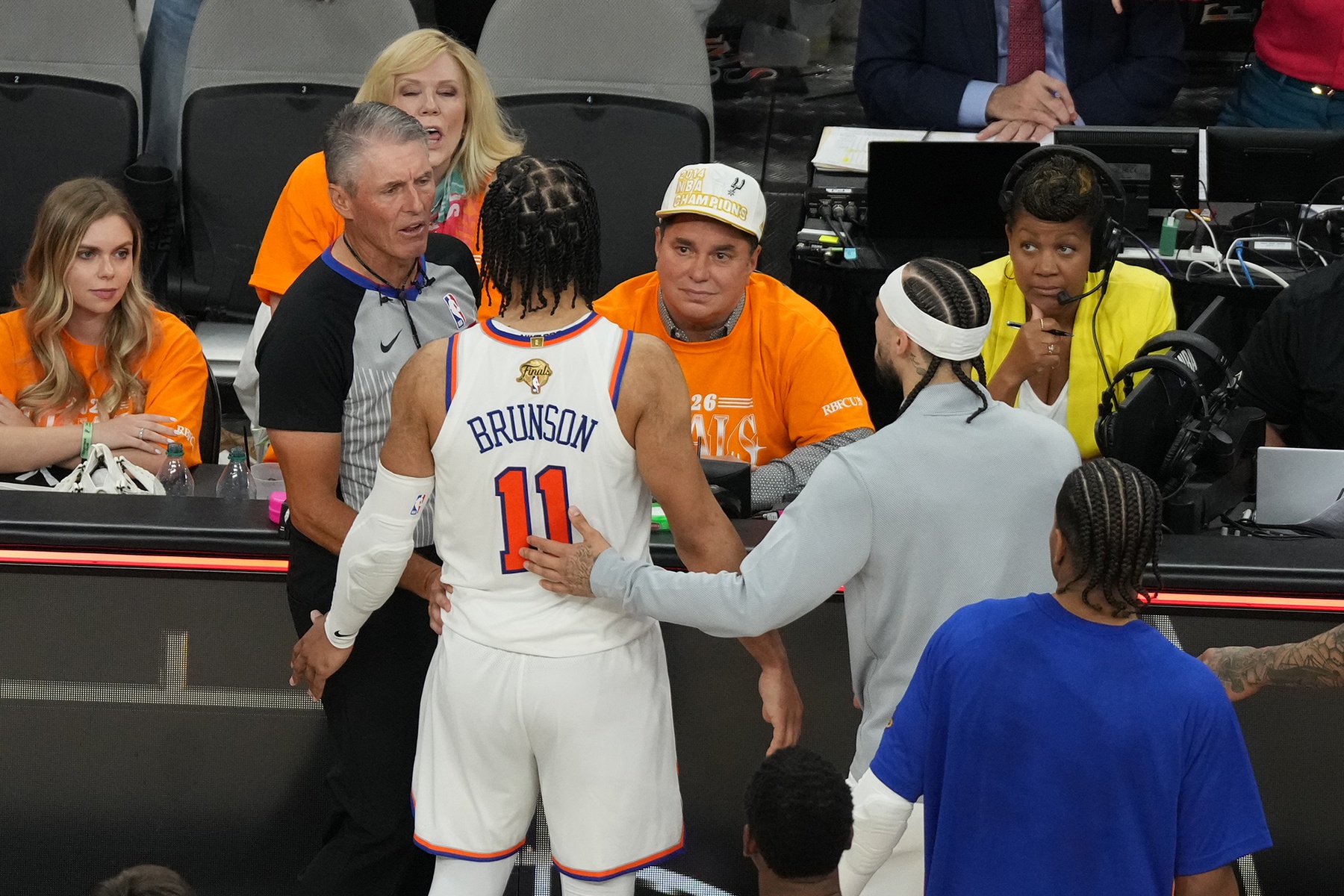 New York Knicks guard Jalen Brunson (11) reacts toward a fan in the second half during game one of the 2026 NBA Finals at Frost Bank Center.