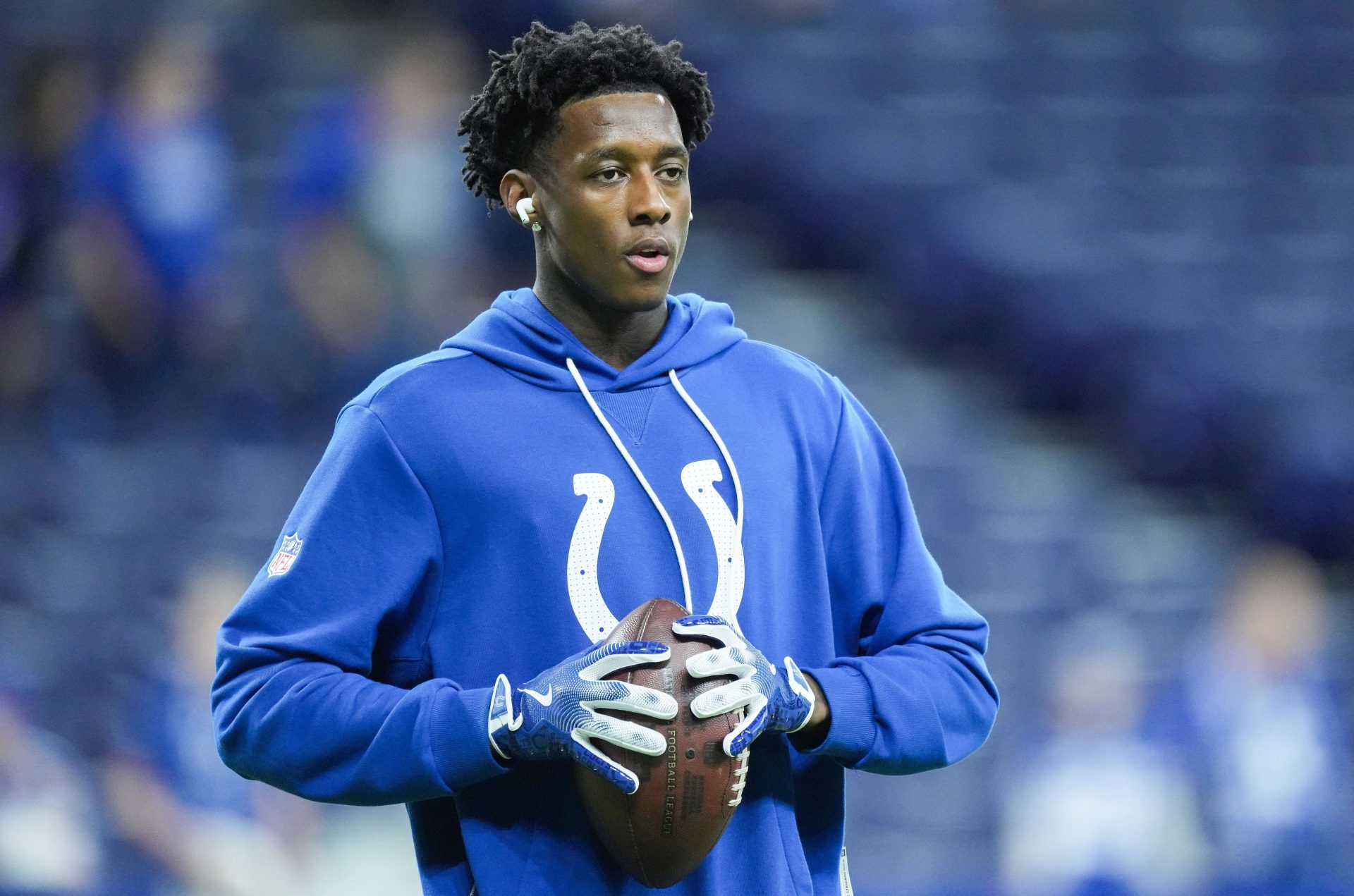 Indianapolis Colts cornerback Sauce Gardner (1) warms-up on the field - Source: Imagn