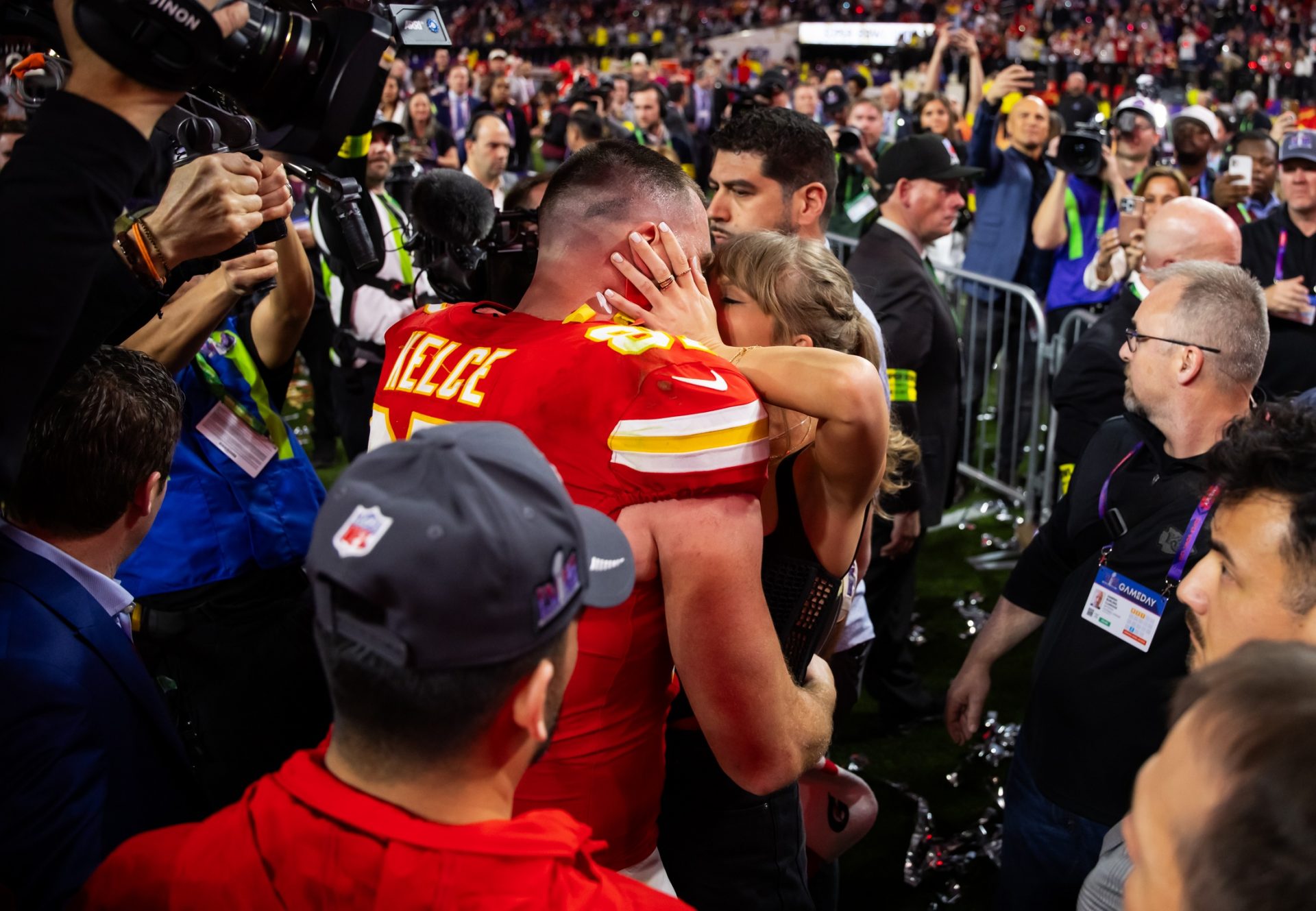 Kansas City Chiefs tight end Travis Kelce (87) kisses girlfriend Taylor Swift as they celebrate after defeating the San Francisco 49ers in Super Bowl LVIII at Allegiant Stadium.