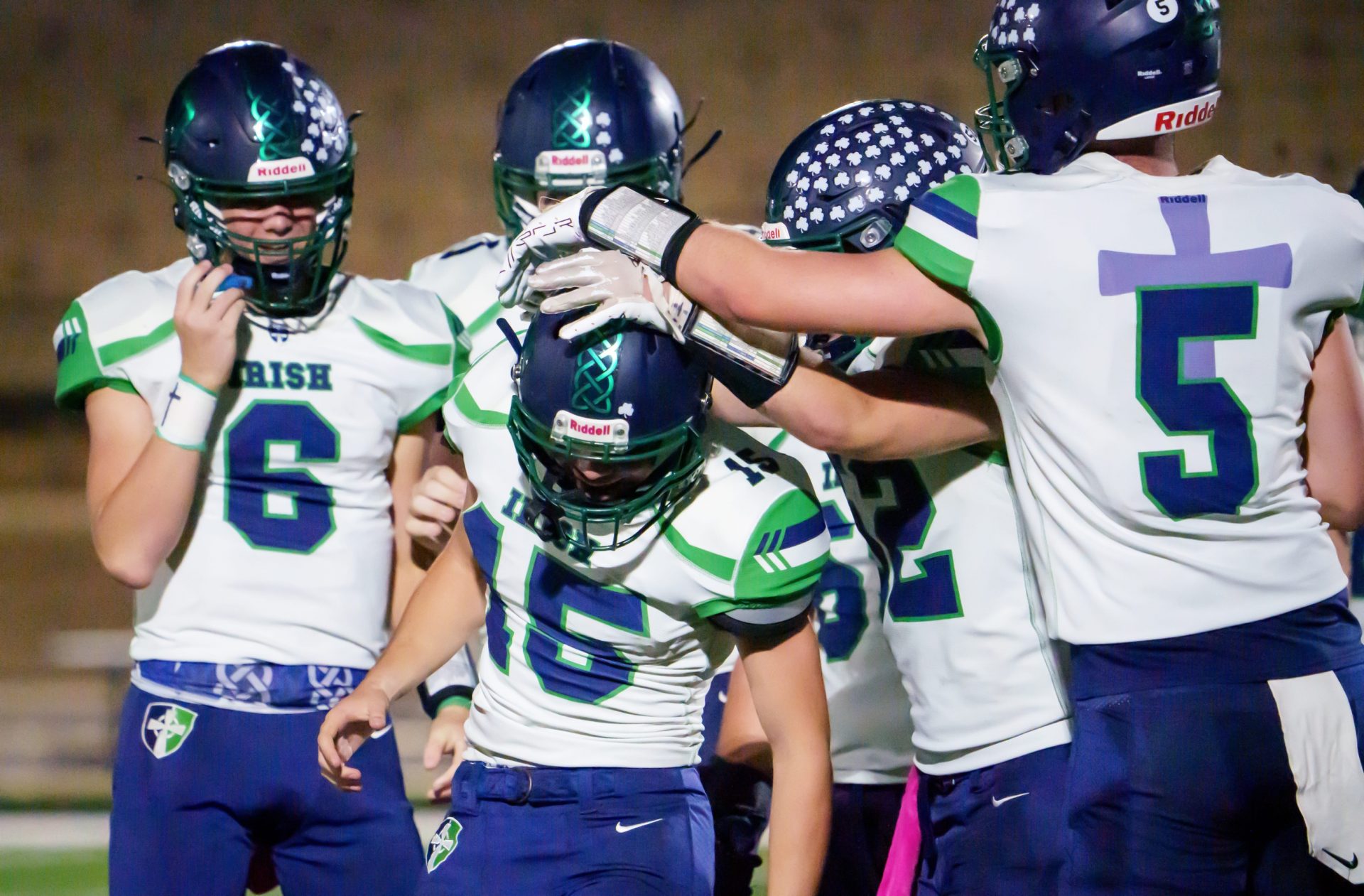 The Peoria Notre Dame Irish congratulate kicker Braden Pinkston (15) after a long field goal against Manual in the second half of their high school football game Friday, Oct. 3, 2025 at Peoria Stadium. The Irish defeated the Rams 67-24. Credit: Imagn
