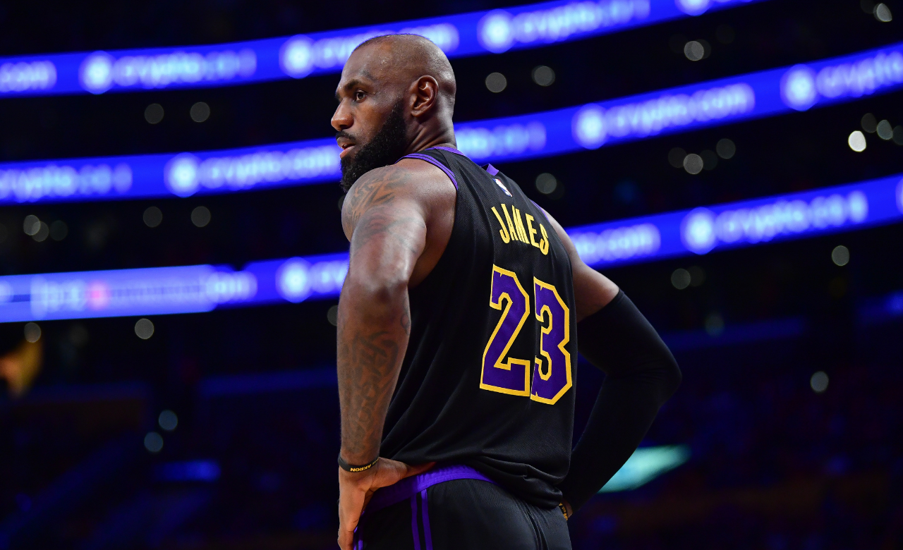 Dark Horse Landing Spot for LeBron James Revealed by Top NBA Insider  - Source: Imagn Images