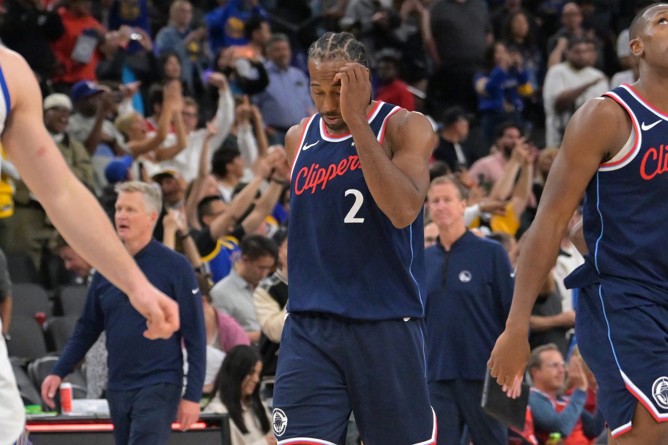 Los Angeles Clippers forward Kawhi Leonard (2) leaves the court after being defeated by the Golden State Warriors - Source: Imagn Images