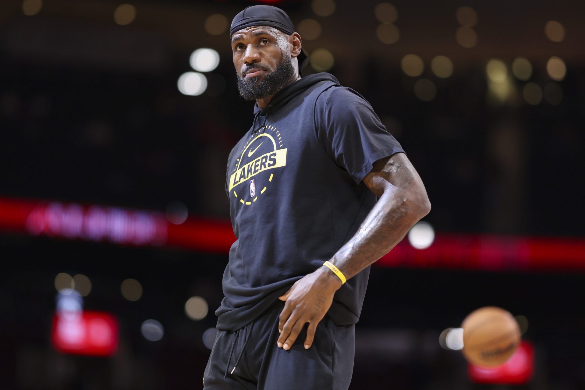 Los Angeles Lakers forward LeBron James (23) warms up before the game against the Houston Rockets -Source: Imagn Images