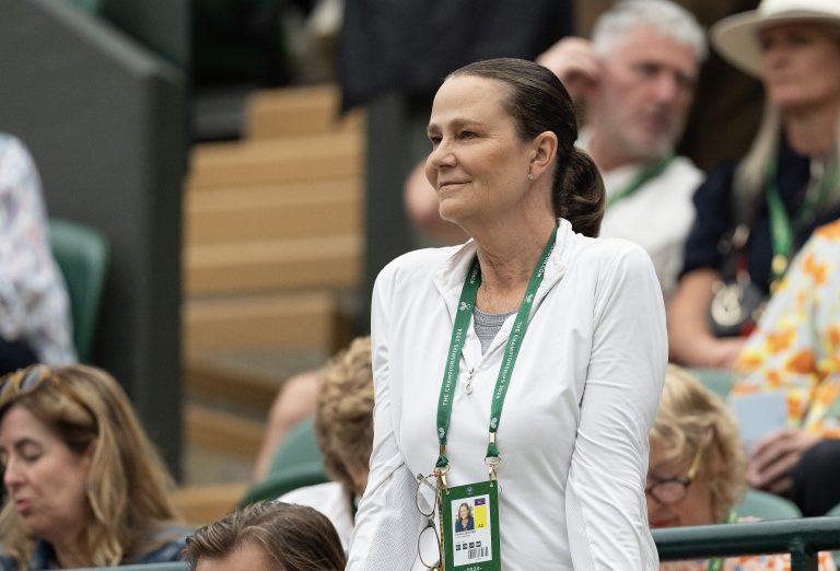 “Martina Navratilova Started It All” – Pam Shriver Gives Special Nod Ahead Of Muchova vs. Noskova All-Czech Wimbledon Final