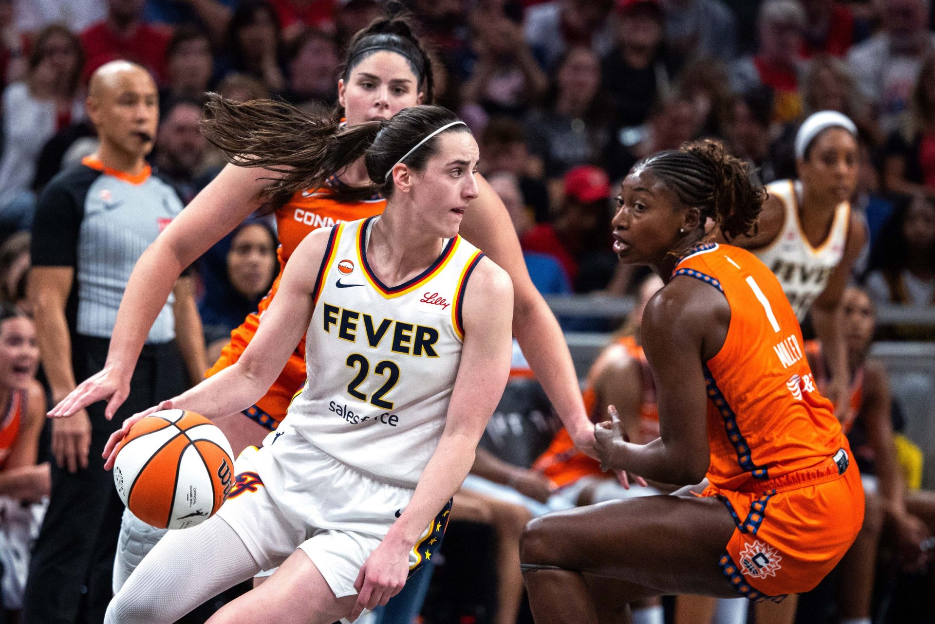 Indiana Fever guard Caitlin Clark (22) dribbles the ball while Connecticut Sun forward Diamond Miller (1) defends in the second half at Gainbridge Fieldhouse. Source: Imagn