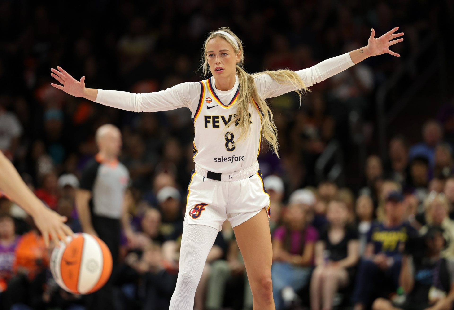 Indiana Fever guard Sophie Cunningham (8) against the Phoenix Mercury - Source: Imagn Images