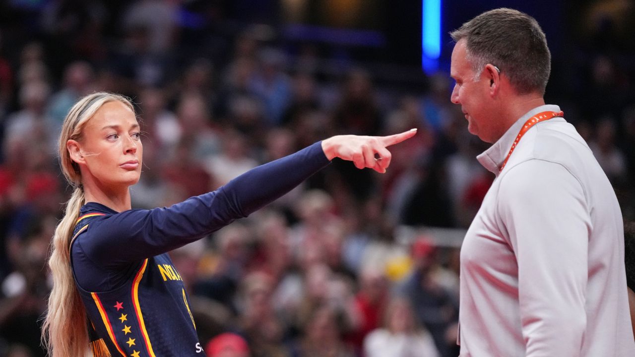 Indiana Fever guard Sophie Cunningham (8) points to Phoenix Mercury forward-guard DeWanna Bonner (24) after an argument broke out Monday, June 22, 2026 - Source: Imagn Images