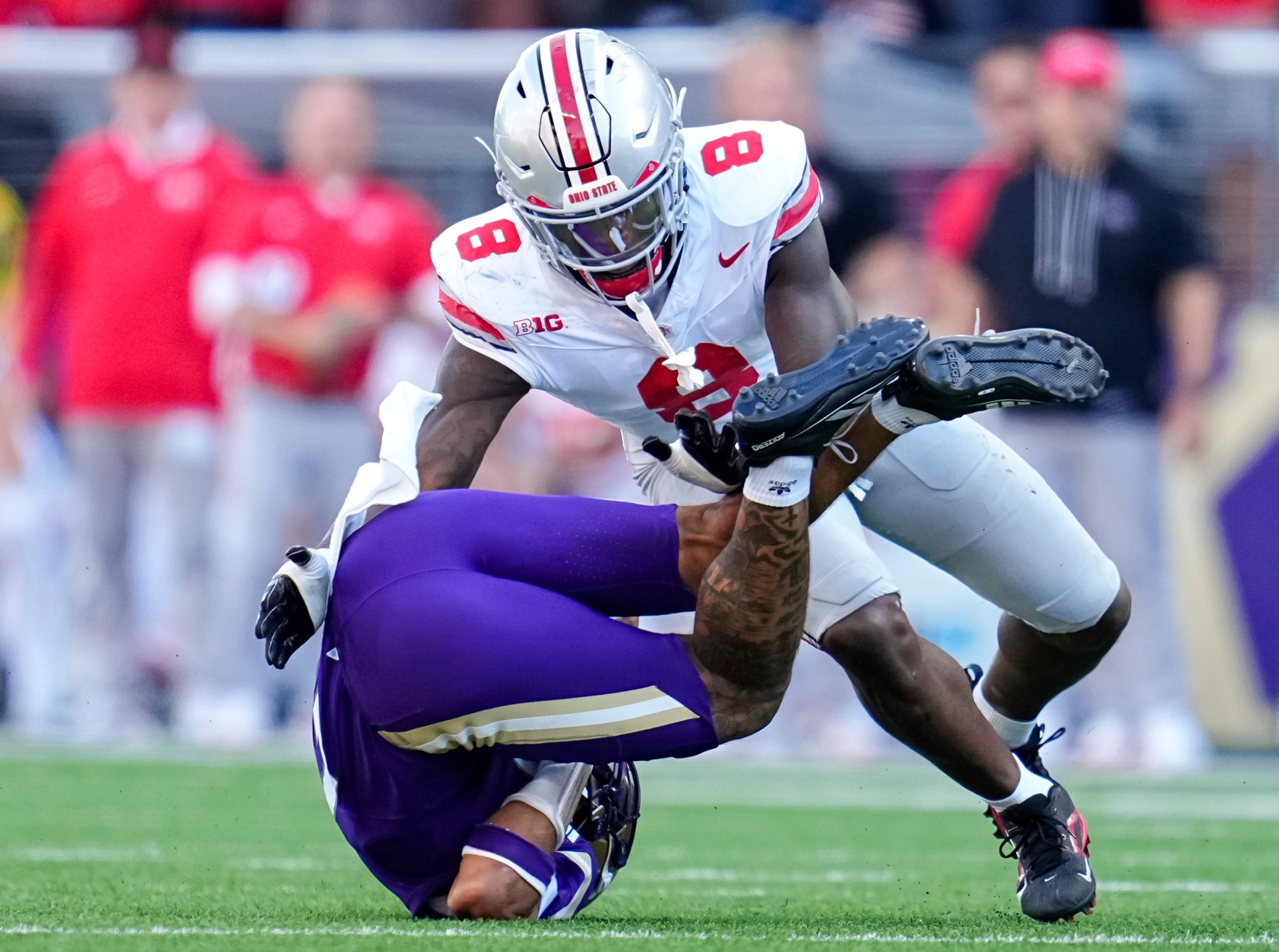 Ohio State Buckeyes linebacker Arvell Reese (8) tackles Washington Huskies quarterback Demond Williams Jr. (2) during the second half of the NCAA football game. Credit: Imagn