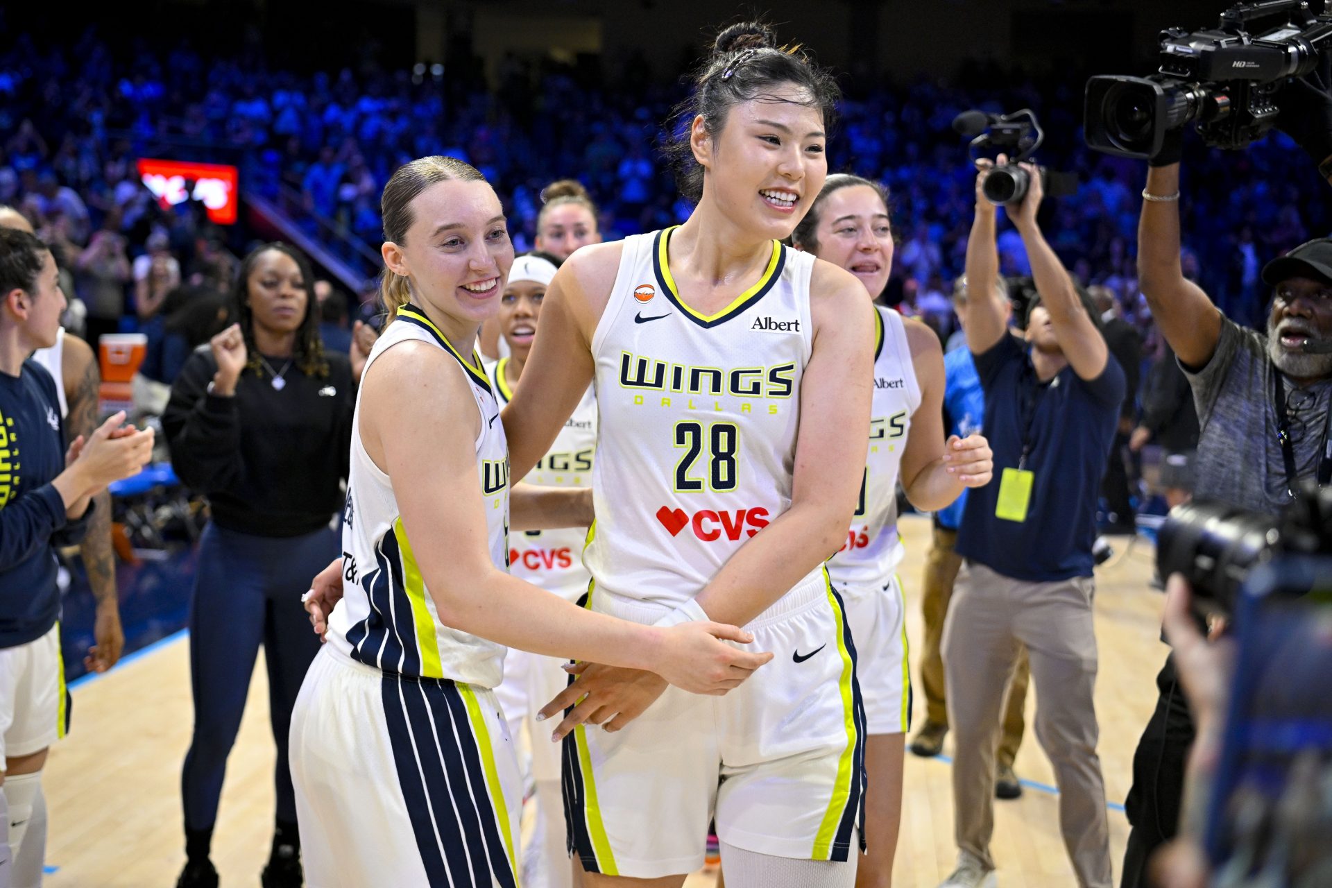 Dallas Wings center Li Yueru (28) and guard Paige Bueckers (5) celebrate the Wings victory over the Chicago Sky - Source: Imagn Images